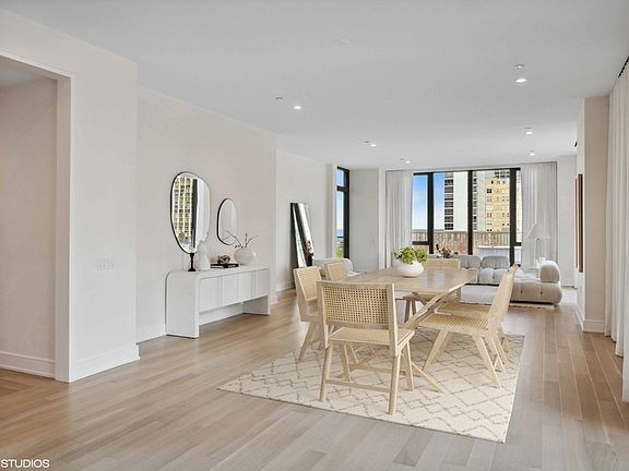 5th image of 1550 N Clark St #804
