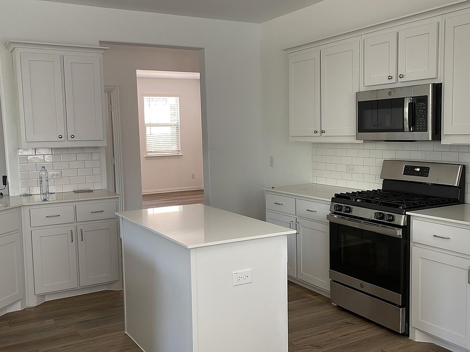 2nd image of 1128 Mimosa Ln
