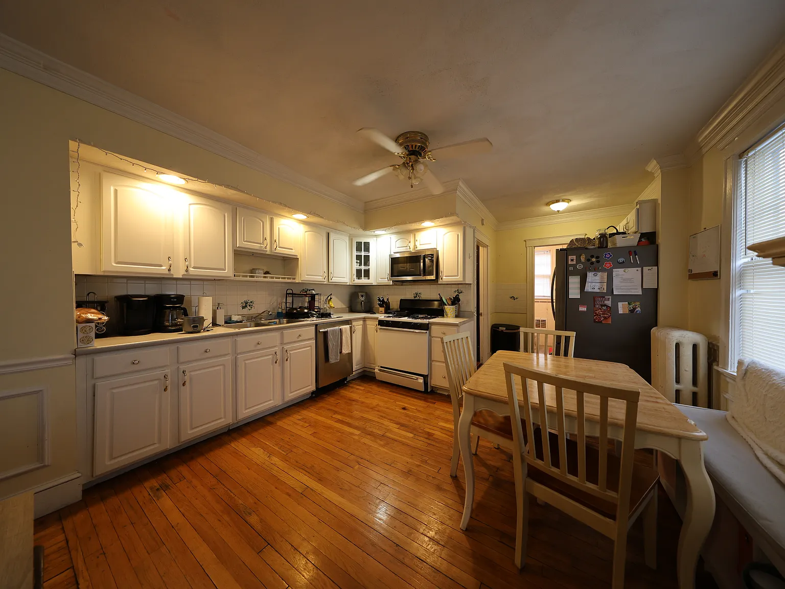 4 bed, 2200 sqft, $4,200 — Photo 1
