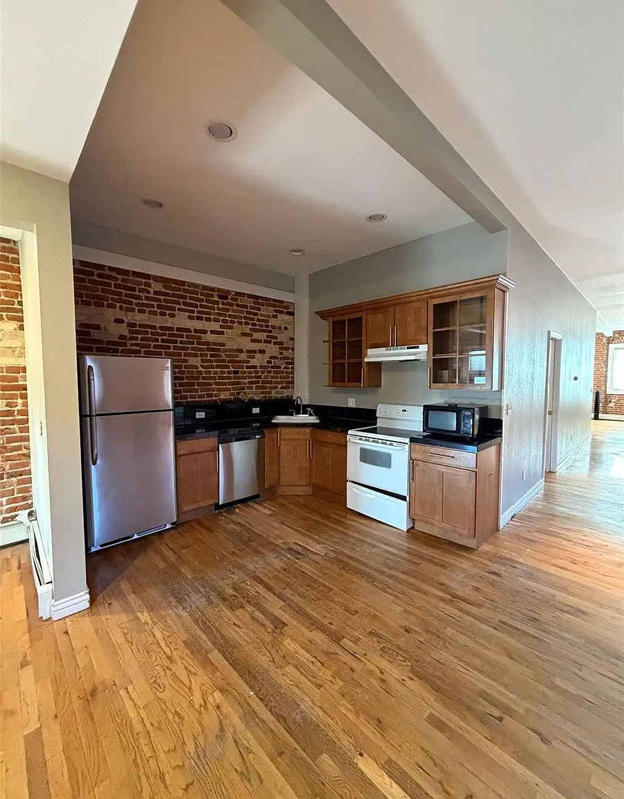 1 bed, 1.0 bath, 1400 sqft, $2,300 — Photo 2