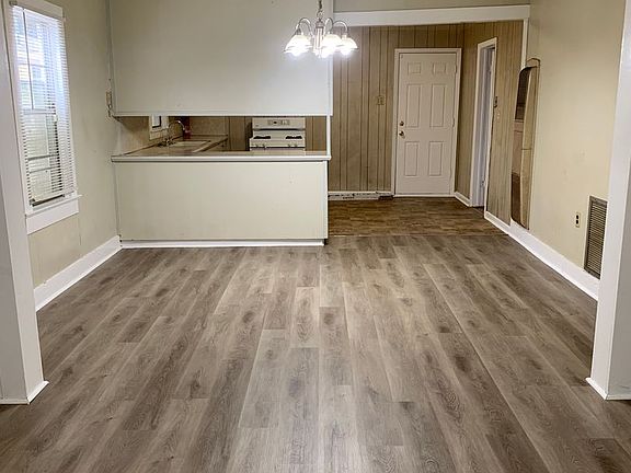 3rd image of 319 Tissington St