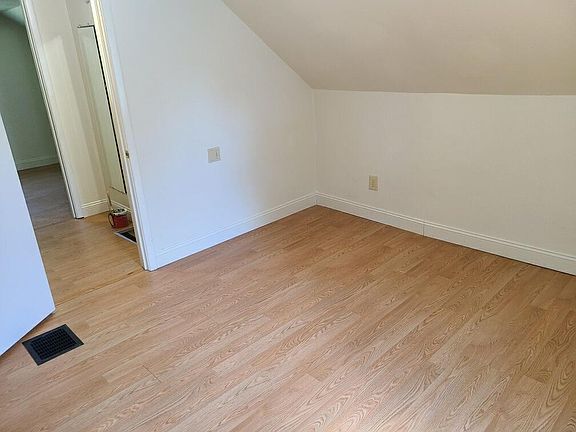 5th image of 858 E 38th St