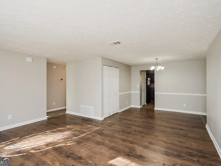 5176 Martins Crossing Rd — Photo 5