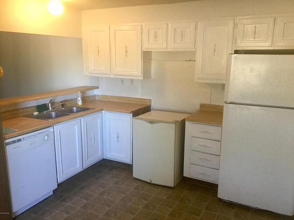 1st image of 16725 W Calle Gravilla