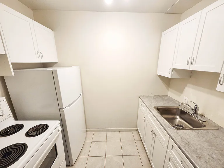 1162 Memorial Dr NW #104 — Photo 5