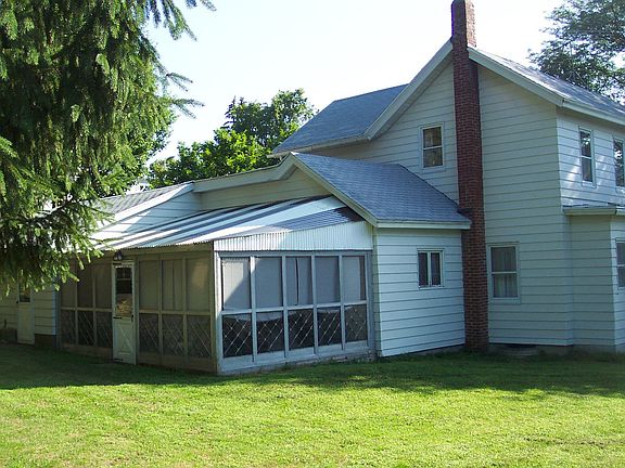 Rear exterior & screen porch.