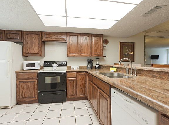3rd image of 440 Padre Blvd #502