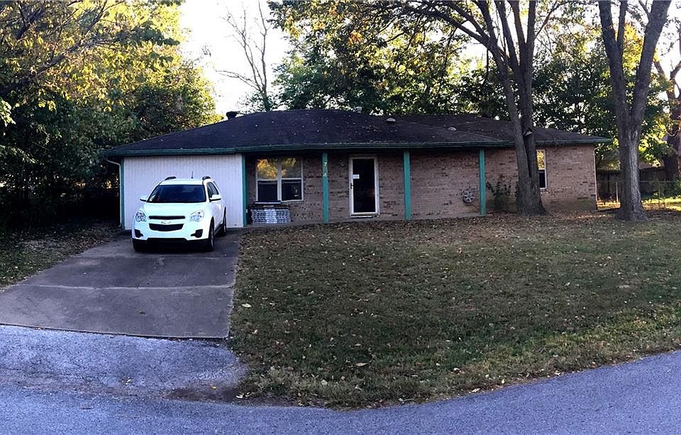 1st image of 704 SE 3rd St