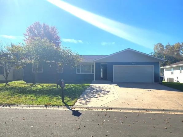 1942 Eastbrook Cir, Moberly, MO 65270