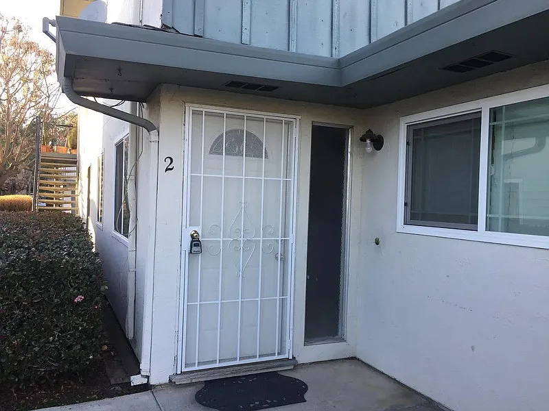 2 bed, 1.0 bath, 903 sqft, $1,899 — Photo 2
