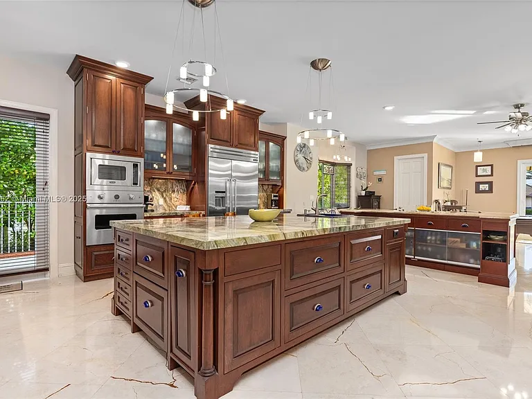 70 Bay Colony Ln — Photo 14