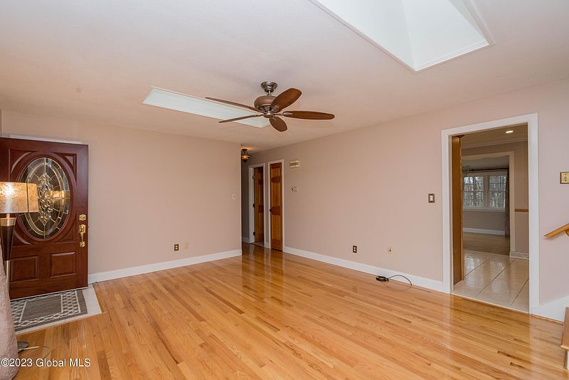 5th image of 3 Mohegan Court