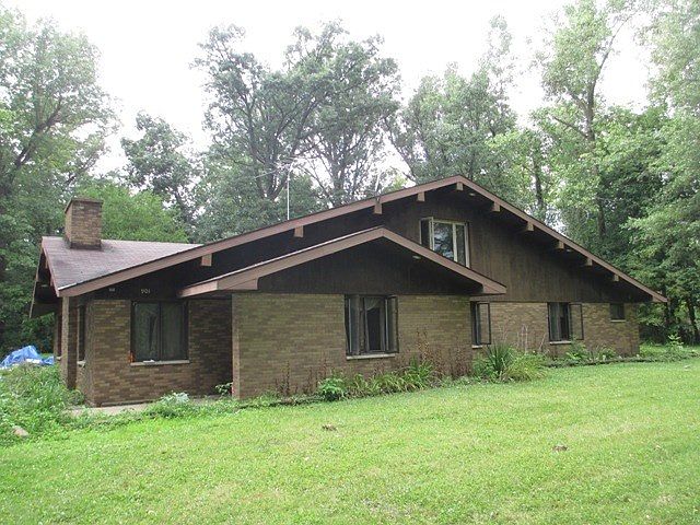 1st image of 901 N County Road 650 E