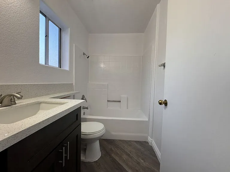 Alcantara Home Apts — Photo 31