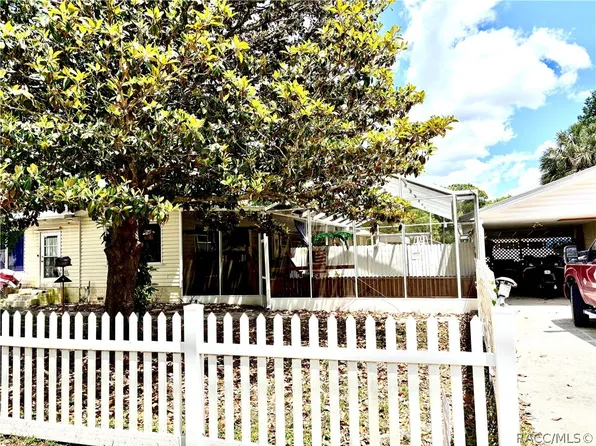 8358 W Highland St, Homosassa, FL 34448