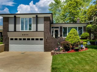 6640 Davis St, Morton Grove, IL 60053