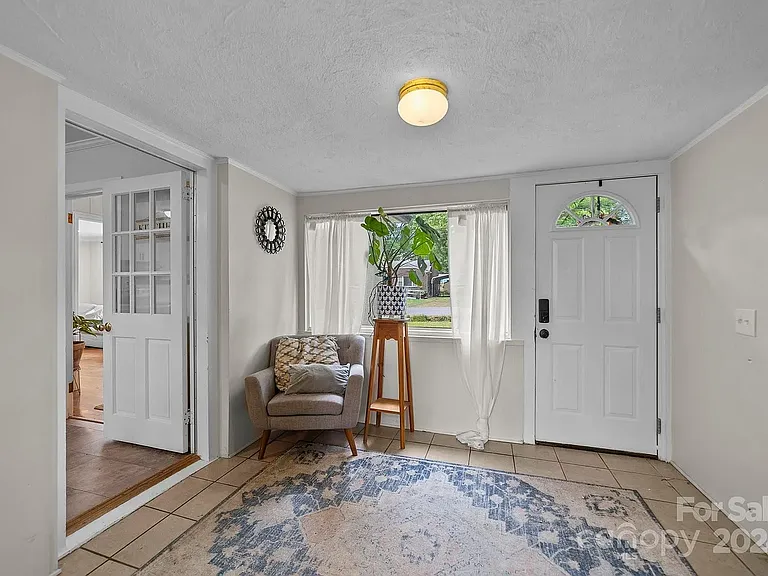 5212 Pine Dr — Photo 3