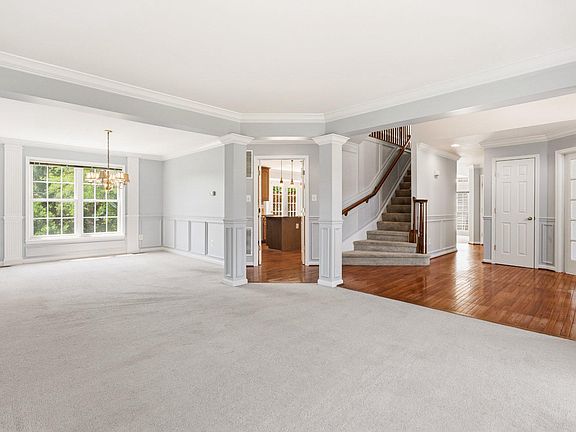 4th image of 9411 Worthington Dr