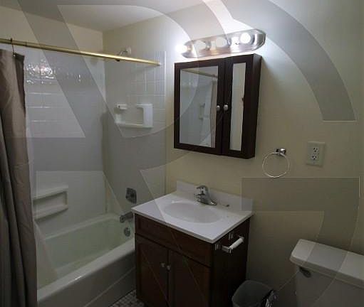 5th image of 2326 N Southport Ave #2326CH1