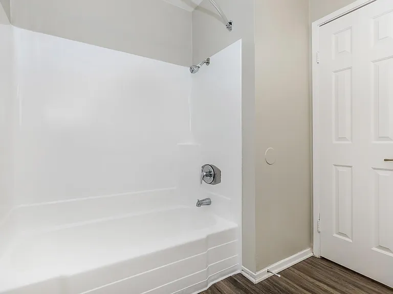 Meadowood Place Apartment Homes — Photo 26
