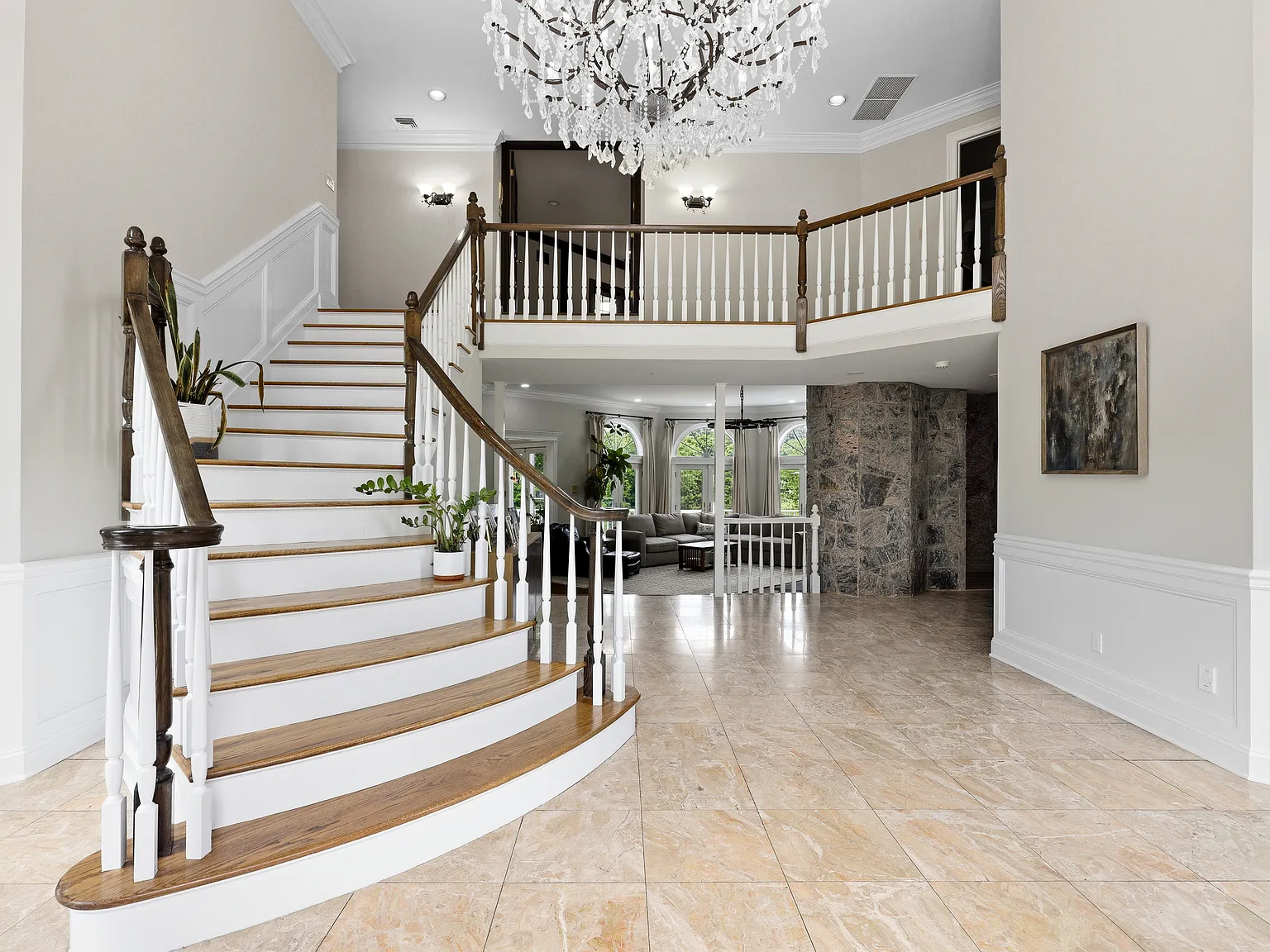 5 bed, 5.5 bath, 6698 sqft, $11,000 — Photo 3