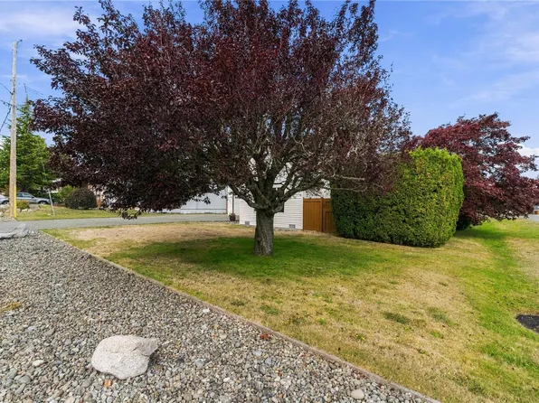 1 Sylvan Cres, Parksville, BC V9P 1H1