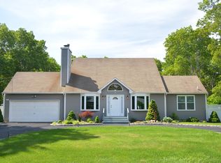 39 Norwood Rd, Hampton Bays, NY 11946
