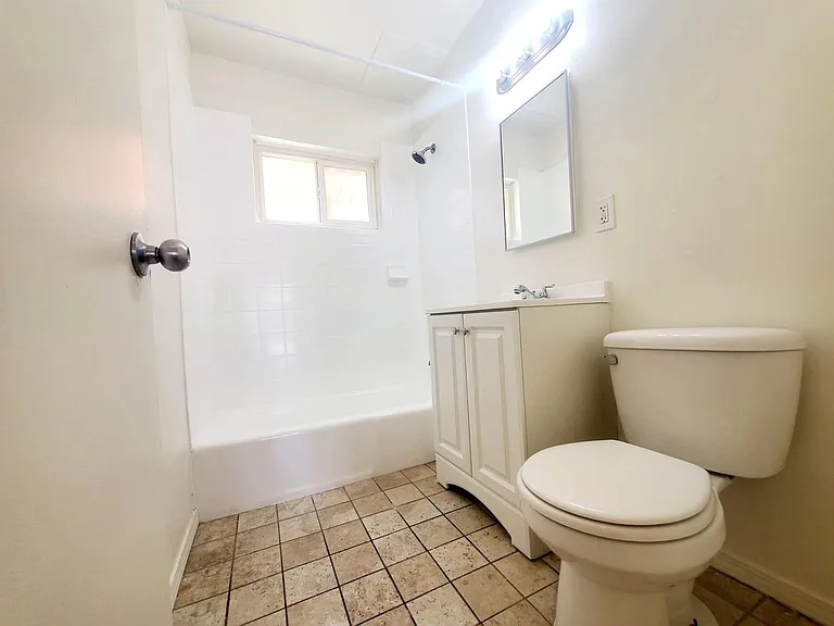1926-1930 W Jefferson Blvd #30-5 — Photo 12