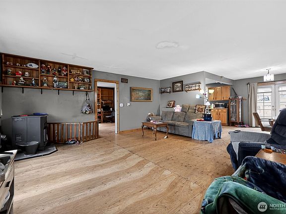5th image of 1701 Westport Road
