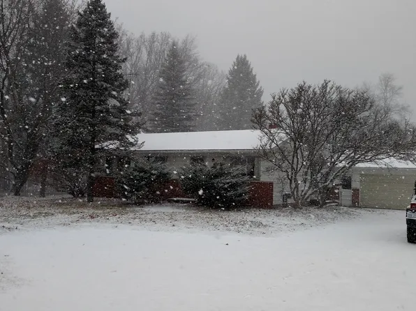 2198 W Highland Rd, Howell, MI 48843