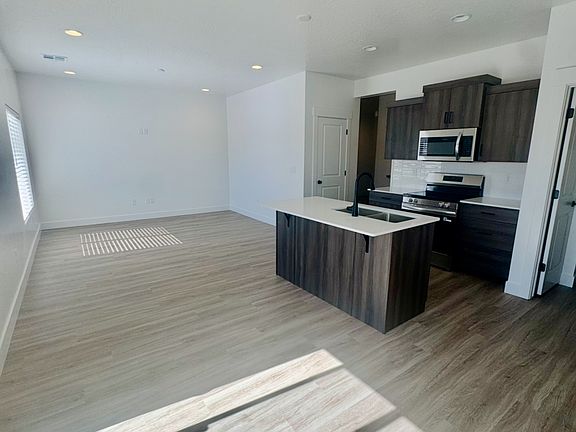 4th image of 5718 S Weehawken Ln #1