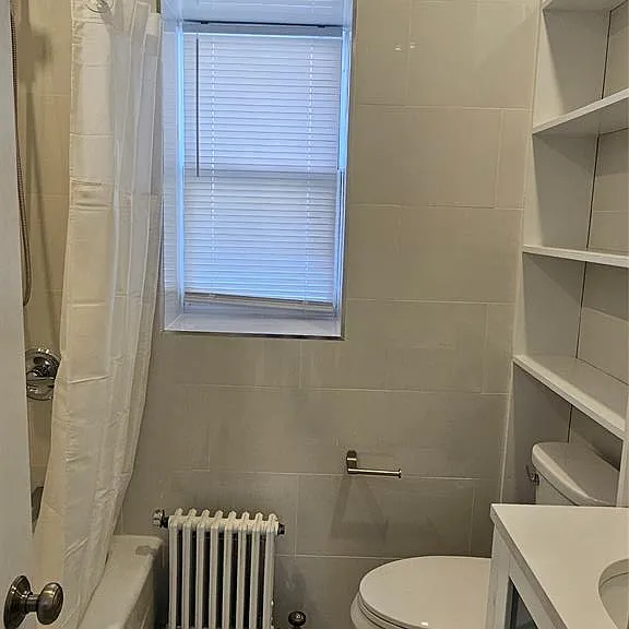 15909 Laburnum Ave — Photo 5