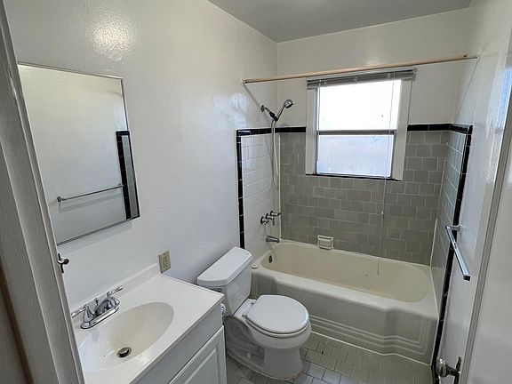3rd image of 904 24th St
