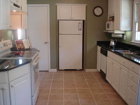 eat in kitchen with granite countertops