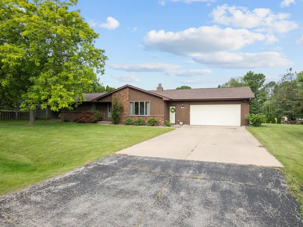 N1445 Westgreen Dr, Greenville, WI 54942