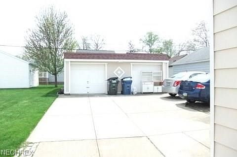 Detached 2 1/2 car garage.