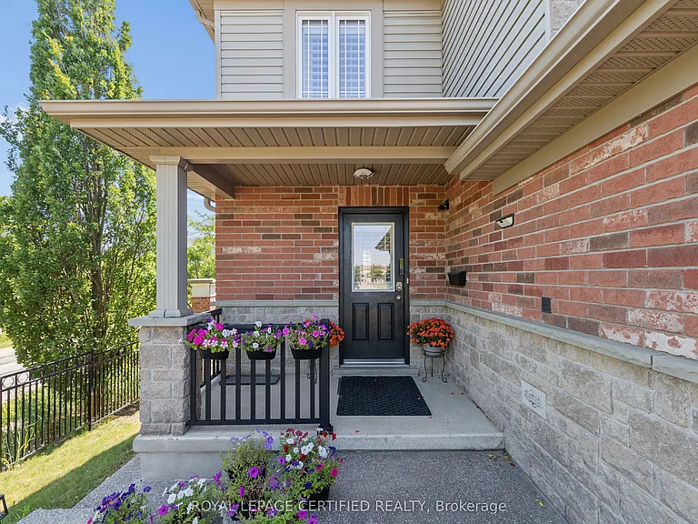 37 Wilkie Cres — Photo 5
