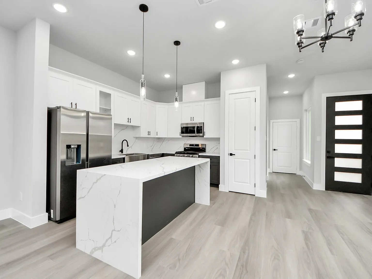 4 bed, 3.5 bath, 2018 sqft, $2,750 — Photo 4