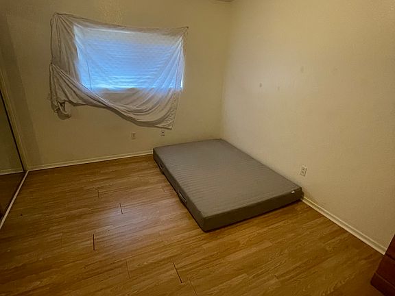 4th image of 5927 W Wood St