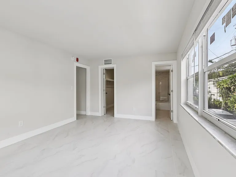 The Oaks Apartments — Photo 49