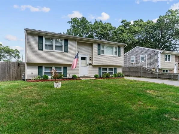 162 Pine St, Warwick, RI 02888