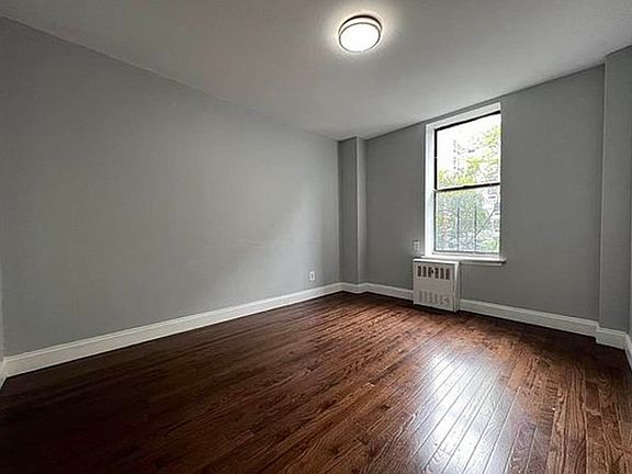 5th image of 926 Bronx Park S APT 3B