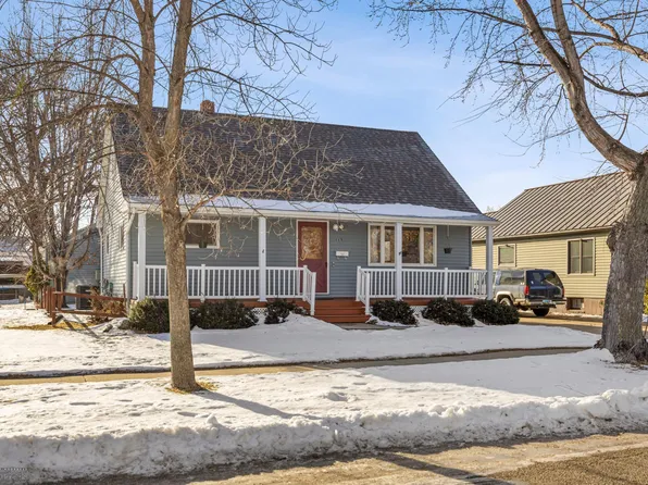 113 5th Ave W, West Fargo, ND 58078