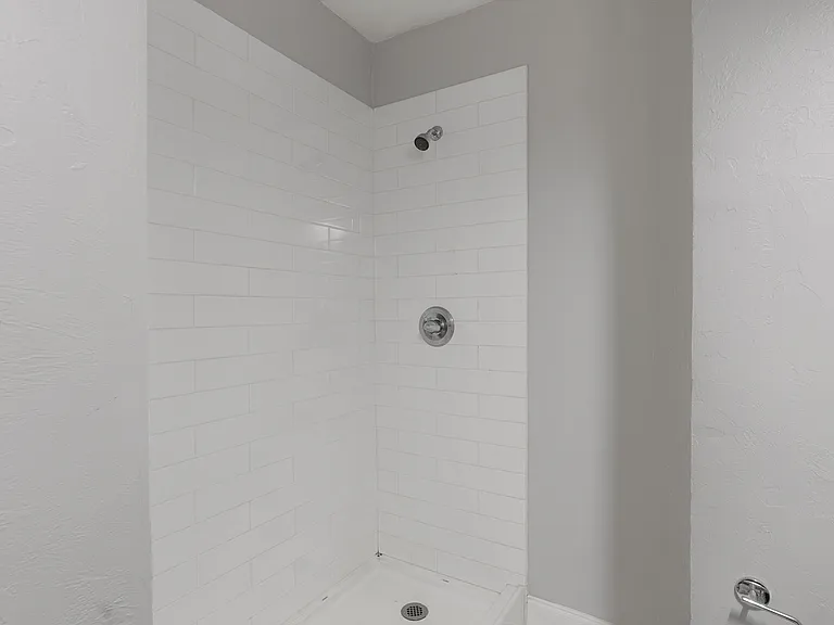 426 NW 25th St #4 — Photo 10