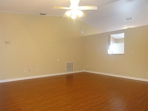 4th image of 794 Topaz Dr