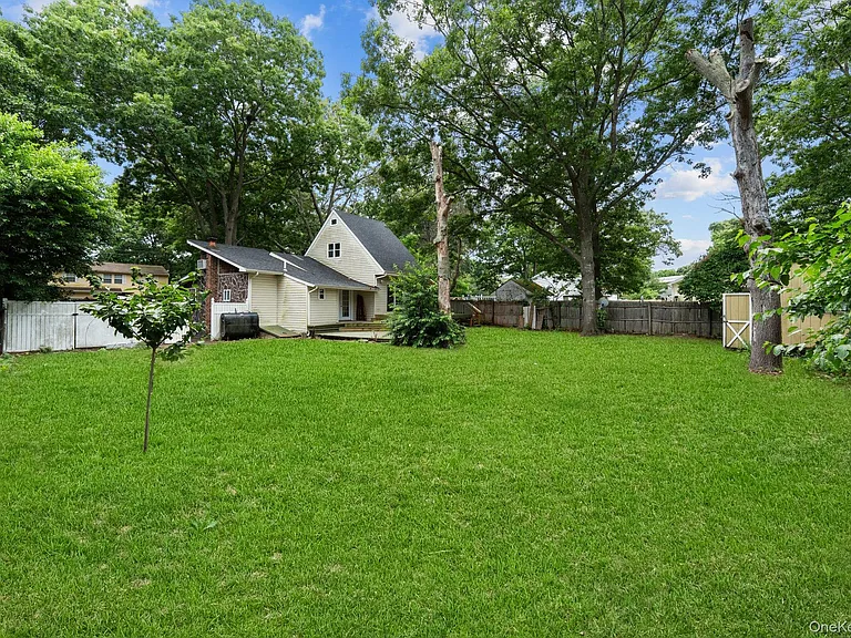 241 Pawnee Ave — Photo 2
