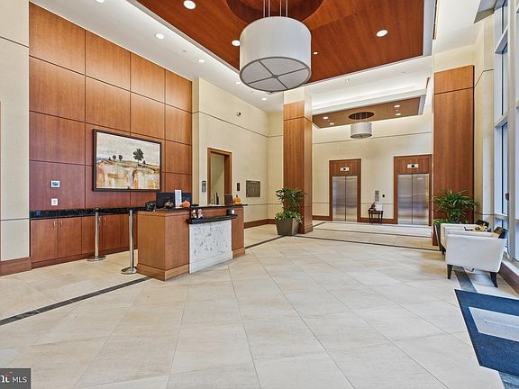 4th image of 2050 Jamieson Ave APT 1005