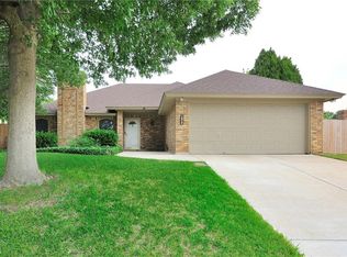 1417 Tobie Layne St, Benbrook, TX 76126