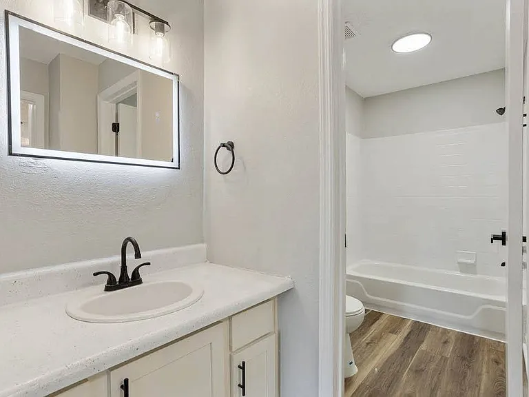 The Onyx Hoover Apartments — Photo 47