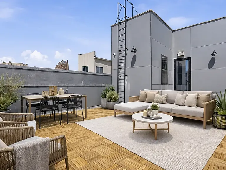 356 E 8th St #Penthouse 4 — Photo 15